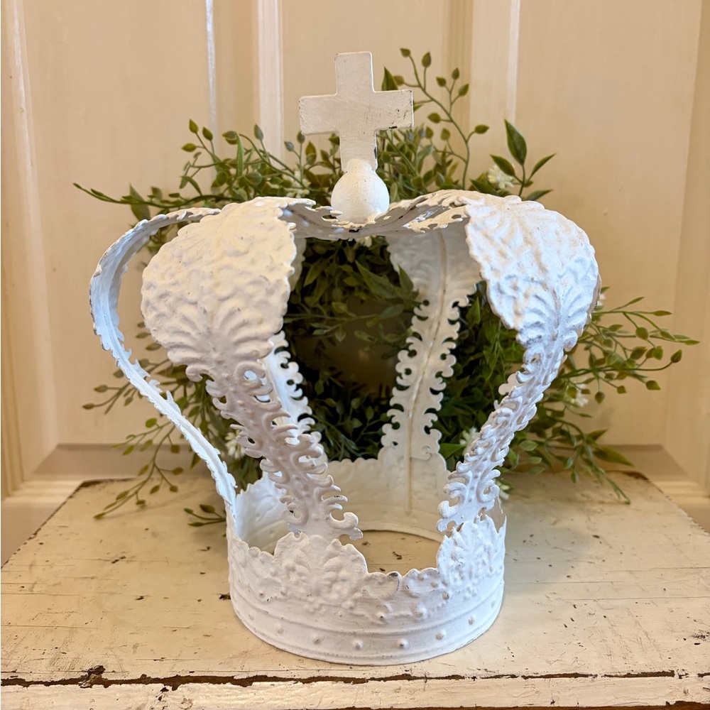 Metal Crown Decor